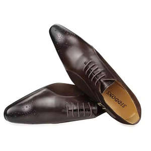 Zapatos de cuero negro de alta gama para hombre, personalizables para uso casual y con función de aumento de altura. Zapatos de vestir y Oxfords. - Product Image 4