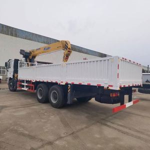 Camion grue à flèche télescopique Shacman Delong 6X4 à transmission intégrale avec capacité de levage de 12 tonnes - Product Image 5