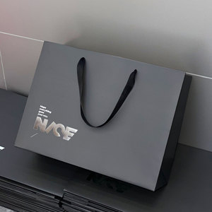 Sacchetti di Shopping di carta artistica di lusso su misura rosa con stampa di lamina d'oro per abiti t-shirt Logo personalizzato per il confezionamento di scarpe - Product Image 6