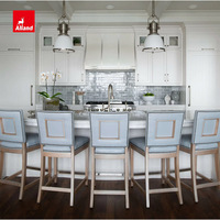 Armoires de cuisine Alland sur mesure, style Shaker américain avec îlot en marbre, poignées et quincaillerie peintes en blanc, pour les constructeurs