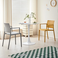 Chaise de salle à manger en plastique de style nordique moderne et minimaliste, dossier épaissi, pour la maison, restaurant commercial, salon de thé, empilable