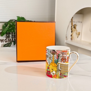 Taza de Café de Porcelana Fina con Diseño Vibrante de Paisaje Urbano, Borde Dorado, Resistente al Calor, Apta para Lavavajillas y Microondas - Product Image 1