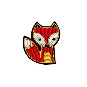 BADGE BRODÉ EN SOIE DESIGN LOUP - Product Image 1
