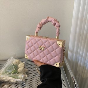 Vendita calda nuovo Designer di medie dimensioni borse in pelle PU per giovani donne carino stile Vintage con catene di decorazione per le ragazze - Product Image 5