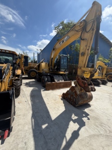 รถขุดขนาดเล็ก Caterpillar M315D2 มือสอง พร้อมชิ้นส่วนสำคัญสำหรับเครื่องขุดและรถขุดดิน - Product Image 1