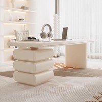 Bureau, établi, table de consultation de style crémeux : luxe léger, simple, moderne, maison, ensemble bureau et chaise de patron