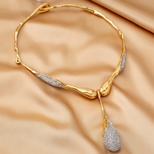 Collana Girocollo di Lusso di Alta Qualità a Forma di Y Massiccia Placcata in Oro Fuso con Cristallo a Goccia Gioiello Unico per Feste di Matrimonio - Product Image 6