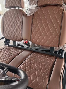 Voiturette de golf électrique 6 places avec toit et roues noires pour complexes hôteliers et hôtels - Product Image 3