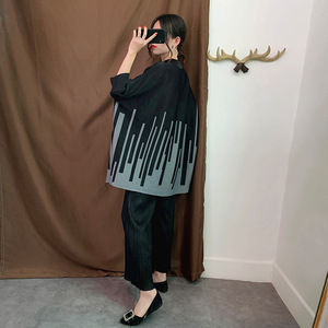 <span class=keywords><strong>Camicetta</strong></span> a <span class=keywords><strong>collo</strong></span> <span class=keywords><strong>alto</strong></span> grande plissettata nera a maniche corte - Product Image 5