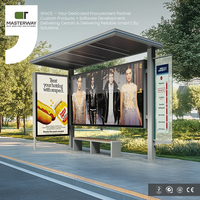 Abri de bus en aluminium moderne avec grand panneau d'affichage et affichage de la carte d'itinéraire