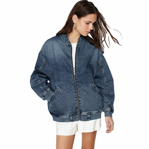 Chaquetas de mujer lisas con diseño de dos bolsillos y cremallera completa de material vaquero de alta calidad OEM para invierno - Product Image 1