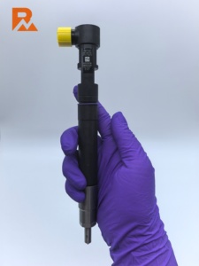 Injecteur common rail EMBR00301D A6710170121 pour moteur 2.0d - Product Image 2