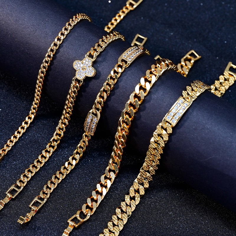Charm Custom 18K De Oro Gold