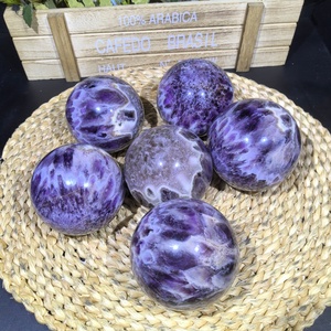 Nuova Sfera <span class=keywords><strong>di</strong></span> Ametista Naturale con Motivo a Piuma, <span class=keywords><strong>Cristallo</strong></span> Viola Lucidato per Reiki, Meditazione, Arredamento Casa e Regalo - Product Image 1