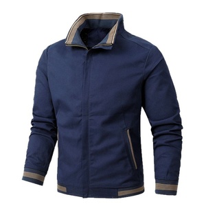 Chaqueta Bomber de Algodón Acolchada con Cierre de Cremallera y un Botón, Estilo Casual para Hombre Joven, con Bolsillos Laterales con Parches, Color Verde, para Primavera/Otoño - Product Image 5