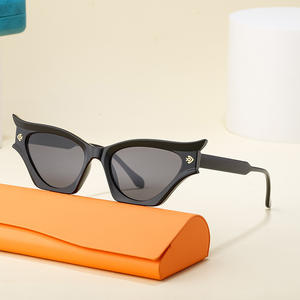 Gafas de sol rojas con forma de ojo de gato para mujer, protección UV400, montura de PC, gafas de sol modernas para exteriores, estilo Instagram, ropa de calle - Product Image 4