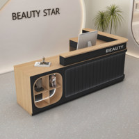 Comptoir d'accueil moderne en bois sur mesure pour magasin de vêtements, devanture de boutique classique en bois
