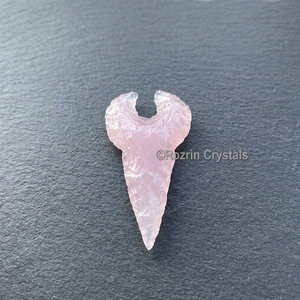 Cristaux Rozrin, Pendule Cœur en Quartz Rose Poli et Sculpté, Thème Amour, Artisanat en Pierre Semi-Précieuse, Pointes de Flèches Naturelles - Product Image 3