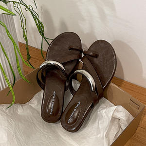 Verano Clip Toe cuñas tacón Mujer Zapatillas moda Metal hebilla Mujer al aire libre fiesta vestido diapositivas zapatos - Product Image 4