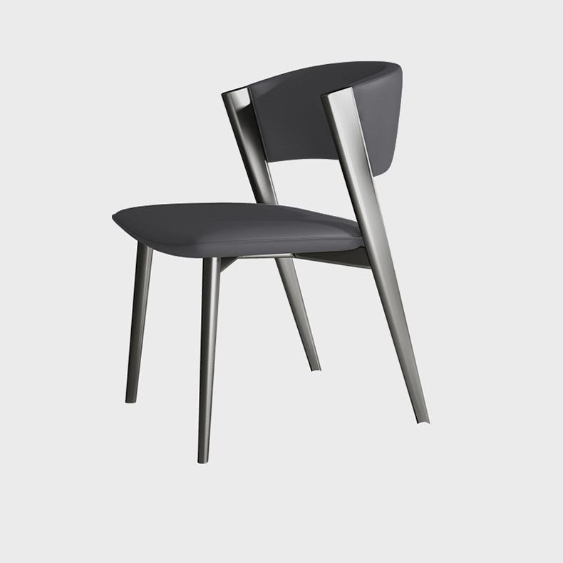 สีเทาเข้ม