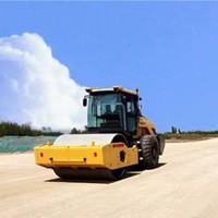 Compacteur à tambour unique SR12-B6 avec une puissance nominale de 97,5 kW pour les projets de construction d'infrastructure et de protection des rivières