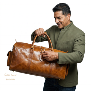 Sac de voyage en cuir pleine fleur marron cognac vintage avec logo personnalisé, poches latérales, sangle à boucle, sac de voyage en cuir véritable pour homme - Product Image 2
