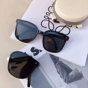 Vente en Gros Direct Usine – Lunettes de Soleil Pliables Économiques Anti-UV, Design Tendance et Personnalisé pour Hommes et Femmes, Protection Solaire Plage - Product Image 5