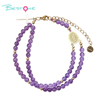 Bracelet superposé avec breloques croix et Vierge Marie, perles rondes d'améthyste facettées – Bijoux catholiques élégants