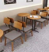 Ensemble de tables et chaises de restaurant de style nordique moderne minimaliste, tabourets de bar, banc long, canapé - Durable, écologique, 4 places, usage commercial