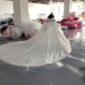 Nouvelle robe de <span class=keywords><strong>mariée</strong></span> de luxe princesse, style moderne, avec lourdes décorations florales en dentelle faites à la main, <span class=keywords><strong>grande</strong></span> traîne Lsmx166 pour la mère de la <span class=keywords><strong>mariée</strong></span> - Product Image 3