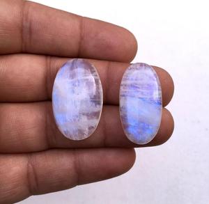พลอยมูนสโตนสีรุ้งธรรมชาติคุณภาพสูง 2 ชิ้น รูปทรงวงรีเรียบ สีขาว แบบหลวม ขายส่ง - Product Image 4
