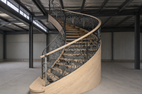Escalier en colimaçon en bois courbé sur mesure OEM, en chêne, toutes dimensions, tous designs, avec garde-corps en fer et balustres en acier thermolaqué