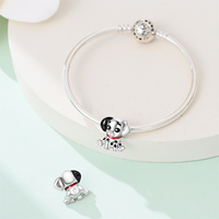 Source Jewelry Factory Breloque baril en argent 925, motif chiot dalmatien assis, chien à taches noires, collier en émail rouge, patte rose, animal de compagnie