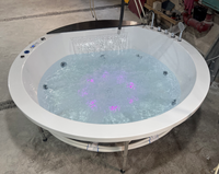 Piscine ronde intérieure pour 4 personnes, grande baignoire spa en acrylique pour patio, panneau intelligent, chauffage à température constante, massage à bulles, surf