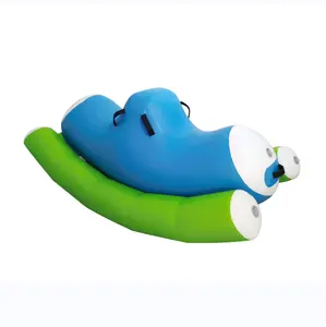 Vendita calda giocattoli gonfiabili per l'acqua mini altalena banana boat per bambini e adulti aqua park