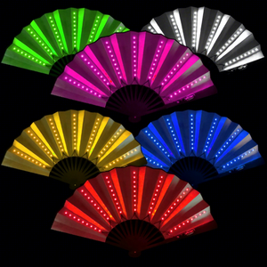 พัดมือเรืองแสง LED สีสันสดใส ขนาด 33 ซม. แบบขายส่ง ปรับแต่งได้ พัดไม้ไผ่พับได้ขนาดใหญ่ 10 นิ้ว สำหรับอุปกรณ์เต้นรำในไนต์คลับ - Product Image 1