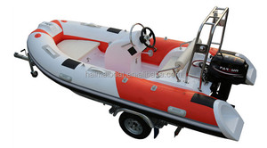 เรือยางแข็งแบบ RIB390 ขนาด 12.8 ฟุต ทำจากไฟเบอร์กลาสและ PVC แข็งแรง ทนทาน เหมาะสำหรับการล่องเรือ พักผ่อนหย่อนใจ พร้อมเครื่องยนต์ติดท้ายสองตัว ใช้สำหรับกีฬาทางน้ำ ตกปลา พายเรือ และเป็นเรือยอชท์ - Product Image 4