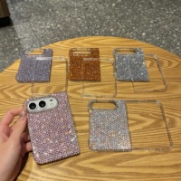Étui de téléphone de luxe avec chaîne de bracelet entièrement ornée de diamants scintillants pour iPhone Duo, coque antichoc fine et agréable au toucher pour iPhone DUO