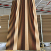 Paneles de pared estriados 3D impermeables grano de madera hueco decoración de interiores revestimiento PVC madera plástico WPC paneles de pared