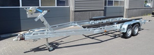 Remolque de Barco Personalizable para Embarcaciones Tipo Sloop y Consola, con Cableado Impermeable Integrado y Luces LED - Product Image 3
