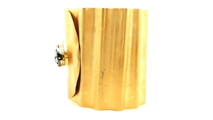 Brazalete de Plata con Detalles de Polki. Eleva tu estilo con este impresionante brazalete de plata 925 chapado en oro amarillo. - Product Image 2