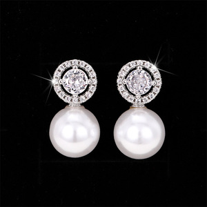 Orecchini a perla per donna, mini orecchini scintillanti, eleganti gioielli da indossare tutti i giorni - Product Image 1