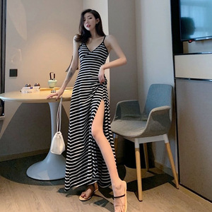 Nouvelle sangle <span class=keywords><strong>petite</strong></span> <span class=keywords><strong>robe</strong></span> <span class=keywords><strong>noire</strong></span> Sexy et doux col en v bas rétro longue fente latérale <span class=keywords><strong>robe</strong></span> <span class=keywords><strong>noire</strong></span> femmes - Product Image 4