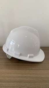 خوذات أمان صناعية رخيصة من البلاستيك PE للبيع بالجملة، قبعات حماية للبناء والعمل - Product Image 4