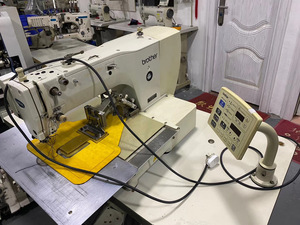 Máquina de coser con patrón de cinturón de seguridad extra pesado <span class=keywords><strong>Brother</strong></span> BAS326 de segunda mano 326 MÁQUINA DE PATRÓN ELECTRÓNICO programable de accionamiento directo - Product Image 4