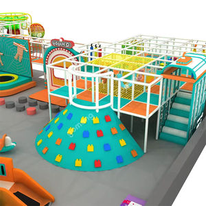 Parc d'attractions à thème vert avec plusieurs appareils de jeu, aire de jeux intérieure pour enfants avec piscine à balles, toboggan, carrousel - Product Image 3