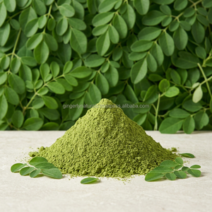 Fournisseur d'extrait de feuilles de Moringa sauvage 100% pur en poudre, qualité cosmétique, en provenance d'Inde, dans un contenant en plastique et un bocal en verre - Product Image 1