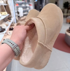Pantuflas UGG personalizadas para mujer, con suela gruesa y forro de lana, cálidas, antideslizantes, casuales, para invierno. - Product Image 4