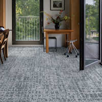 Naylon 60x60 Kare PVC Kauçuk Tabanlı Ticari Lüks 50x50 Ofis Zemin Halı Karoları