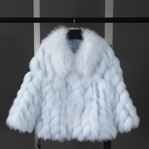 <span class=keywords><strong>Cappotto</strong></span> Invernale Personalizzato Tyan, <span class=keywords><strong>Cappotto</strong></span> di <span class=keywords><strong>Pelliccia</strong></span> di Volpe di Alta Moda per Donna, <span class=keywords><strong>Cappotto</strong></span> Corto in Vera <span class=keywords><strong>Pelliccia</strong></span> <span class=keywords><strong>con</strong></span> Colletto Rovesciato - Product Image 2